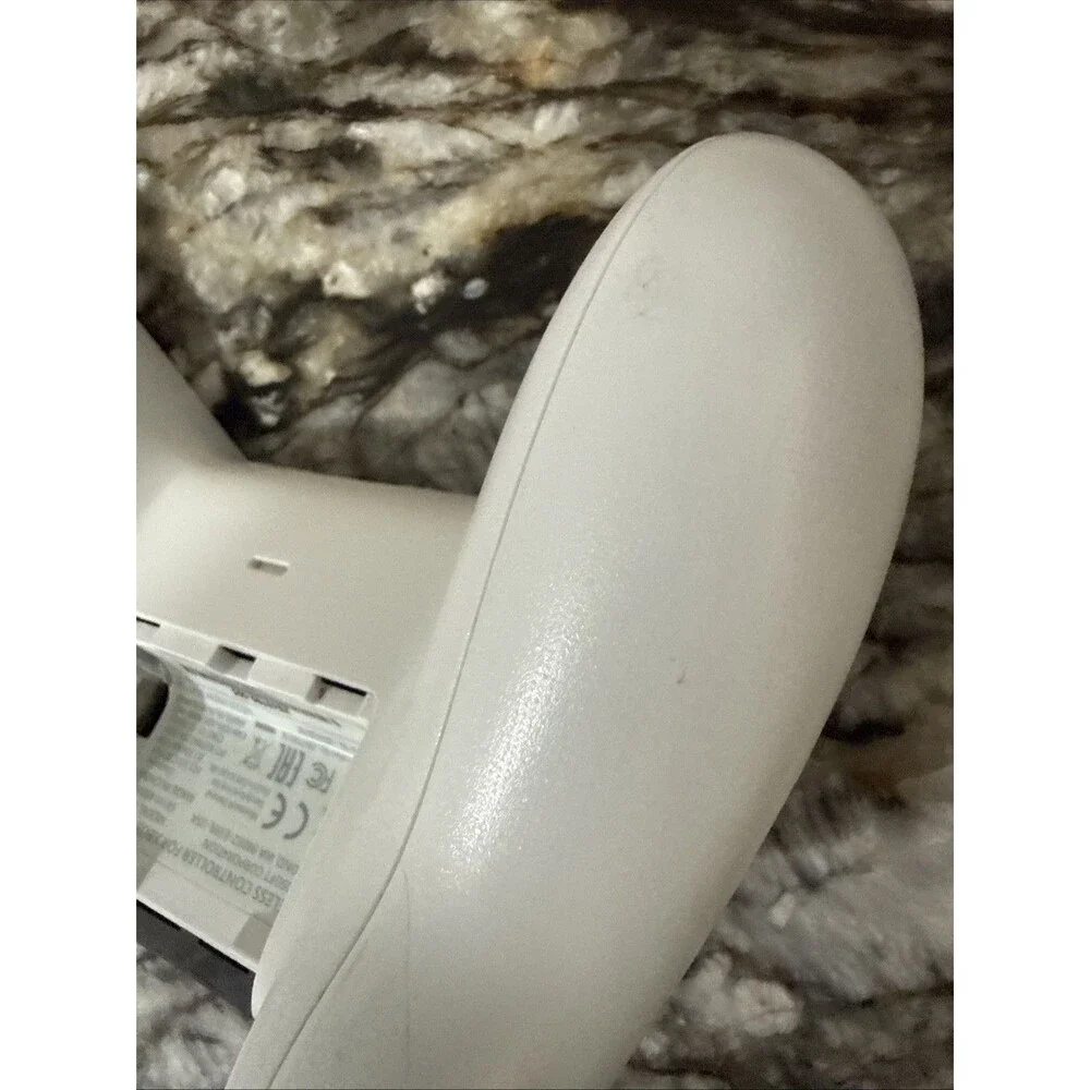 Microsoft Xbox One Wireless Controller White 1708 FOR PARTS ONLY